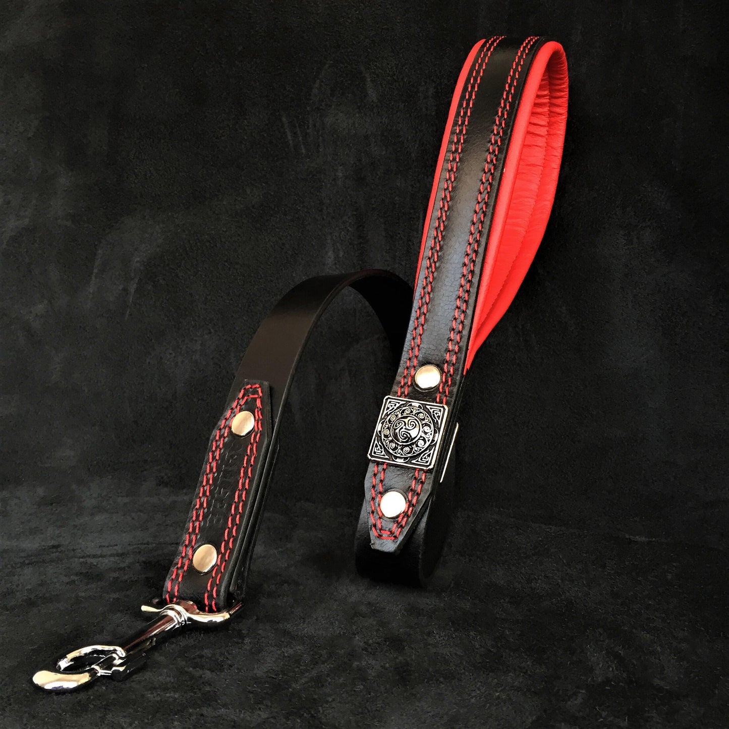 Premium Pet Guardian Gear: The "Eros" leash black & red - Sanctum Paws and Fangs