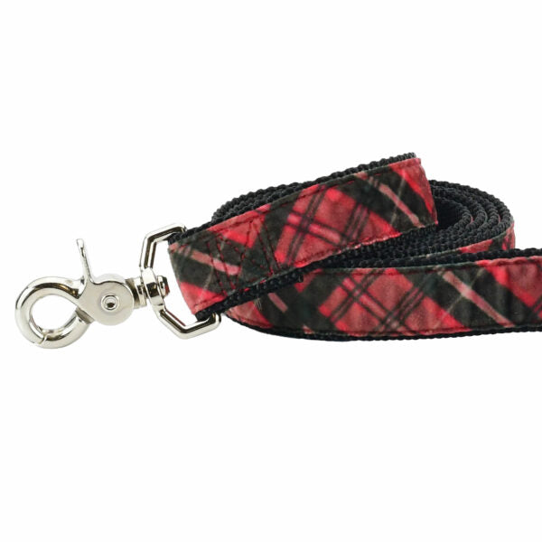 Premium Pet Guardian Gear: Classic Winter Plaid Velvet Dog Leash - Sanctum Paws and Fangs