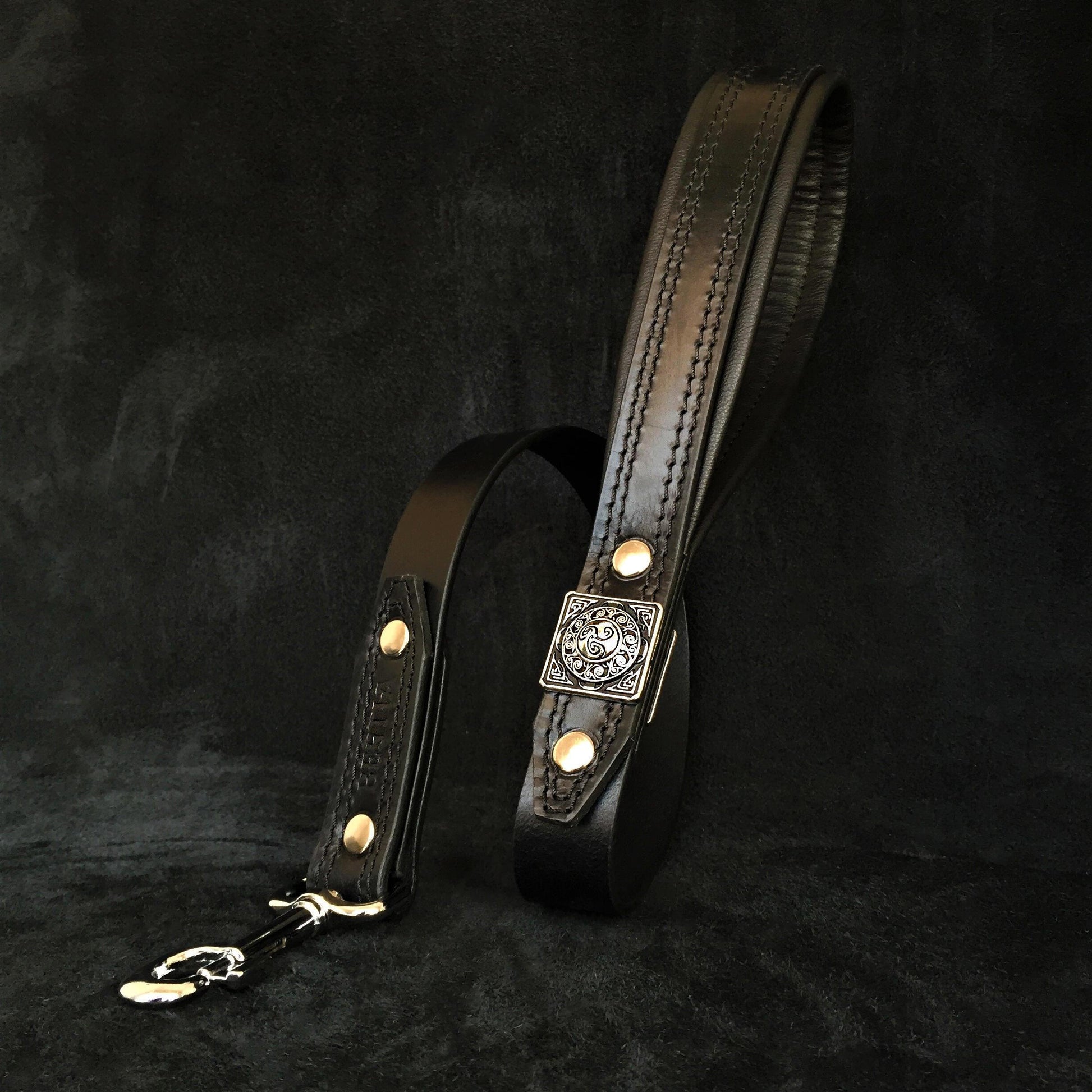 Premium Pet Guardian Gear: The ''Eros'' leash all Black - Sanctum Paws and Fangs