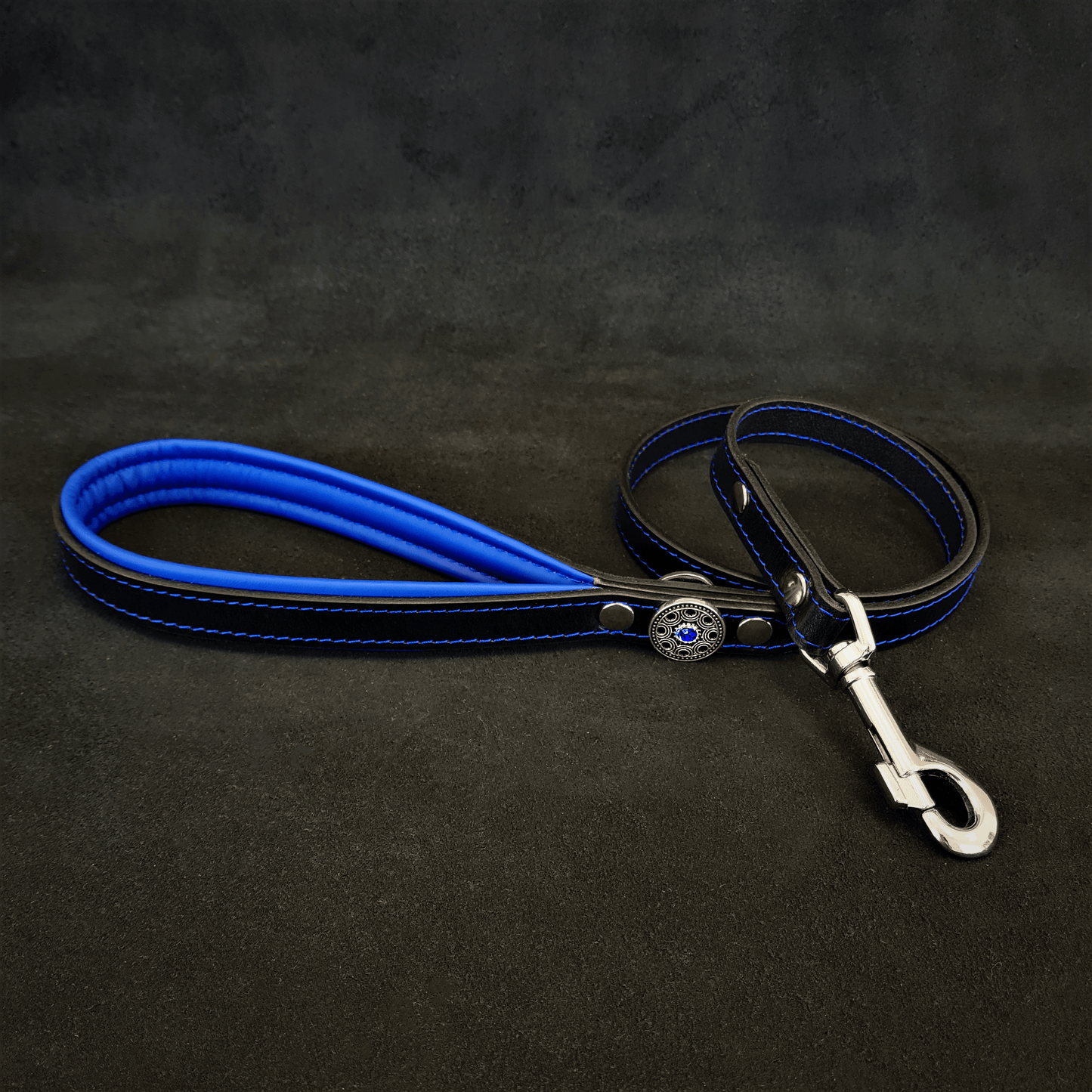 Premium Pet Guardian Gear: 'Bijou'' leather lead blue - Sanctum Paws and Fangs